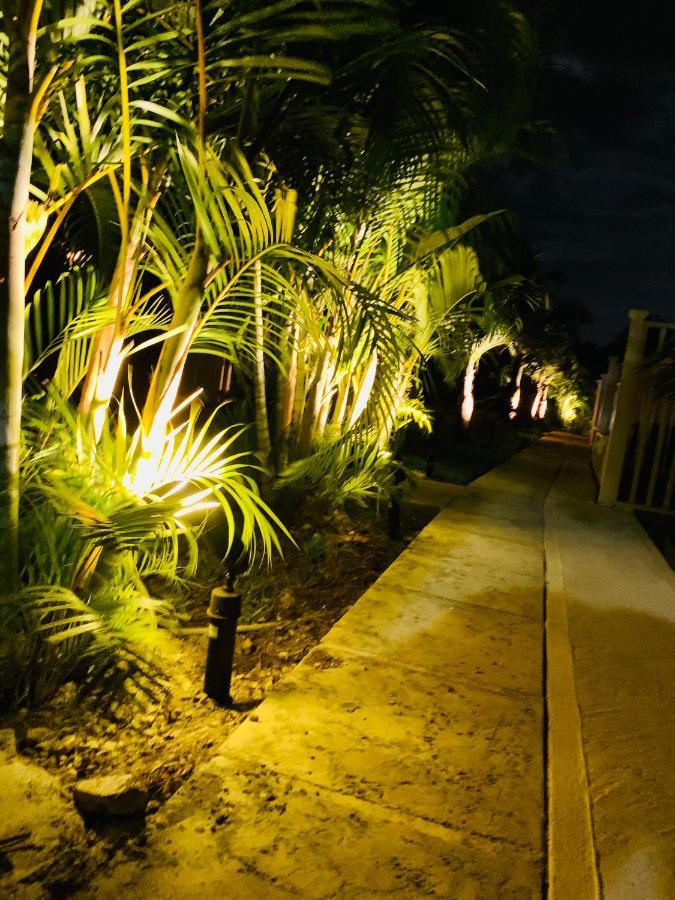 Colony Club Inn & Suites Nassau Exterior photo