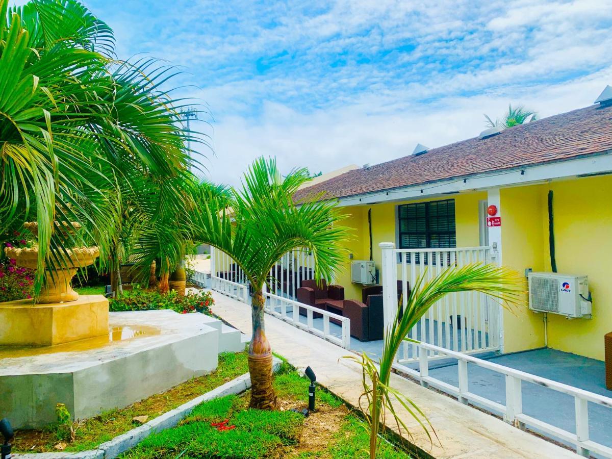Colony Club Inn & Suites Nassau Exterior photo